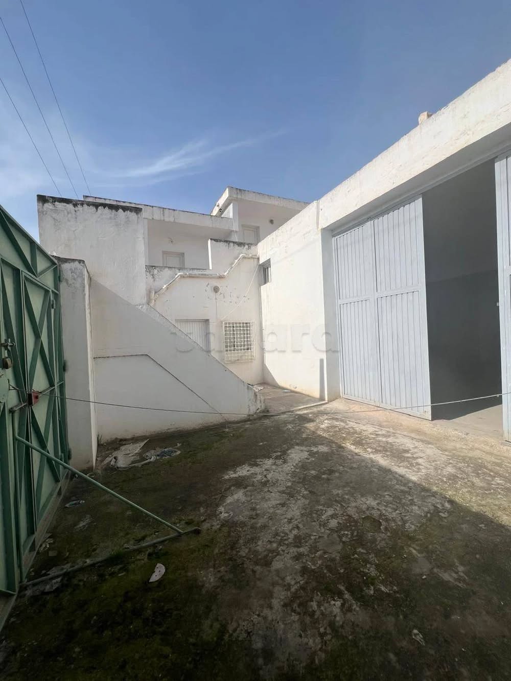 Ariana Ville&nbsp;Ariana&nbsp;Bureaux & Commerces&nbsp;Atelier,Garage&nbsp;Local industriel � ariana c�t� rondpoint escale