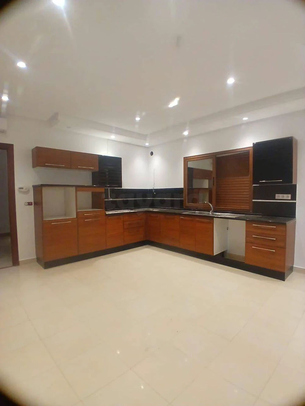 Mnihla&nbsp;Jardins d'el Menzah&nbsp;Vente&nbsp;Appart. 5 pi�ces+&nbsp;Superbe villa � jardin del menzah 2