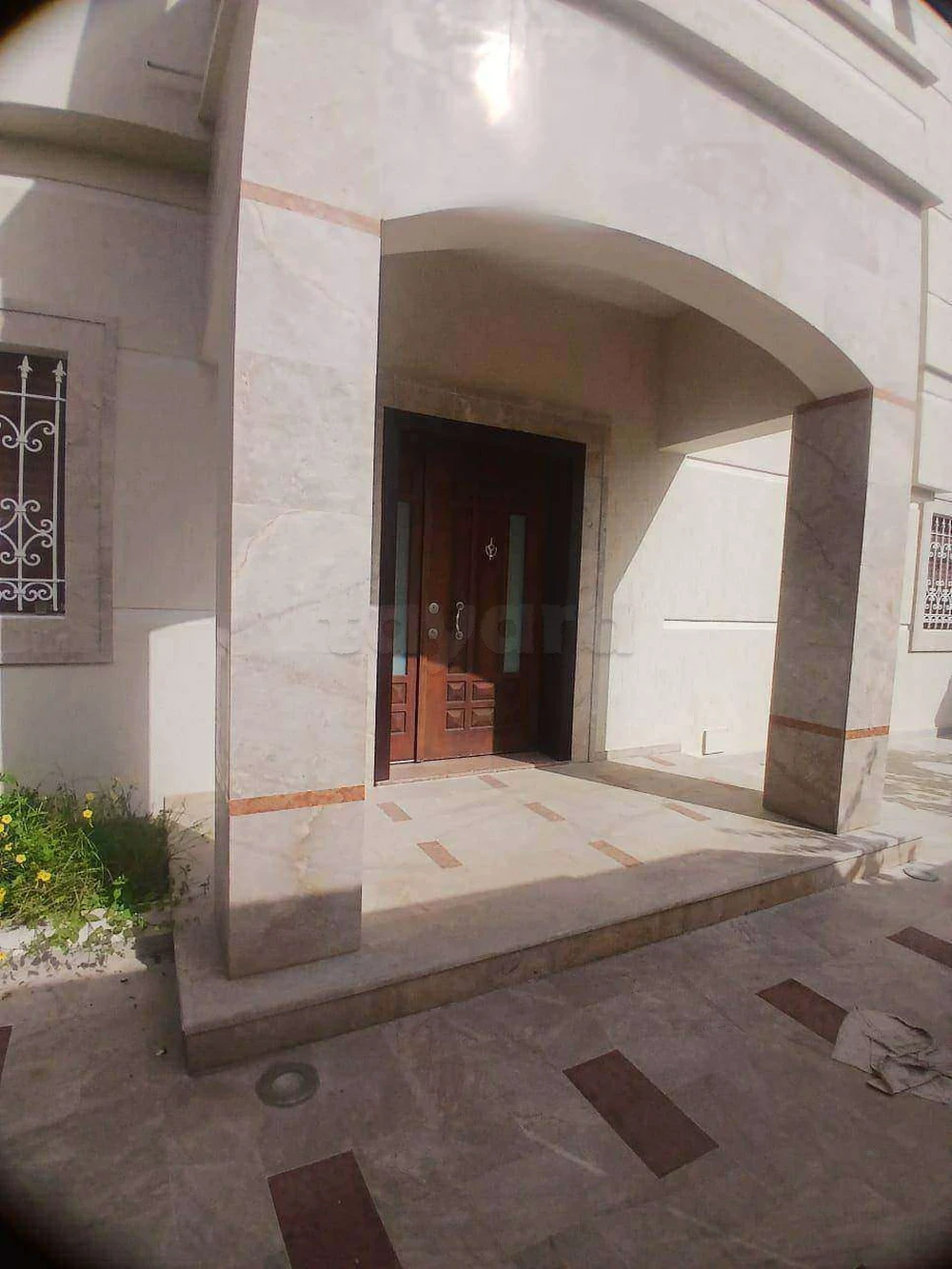 Mnihla&nbsp;Jardins d'el Menzah&nbsp;Vente&nbsp;Appart. 5 pi�ces+&nbsp;Superbe villa � jardin del menzah 2