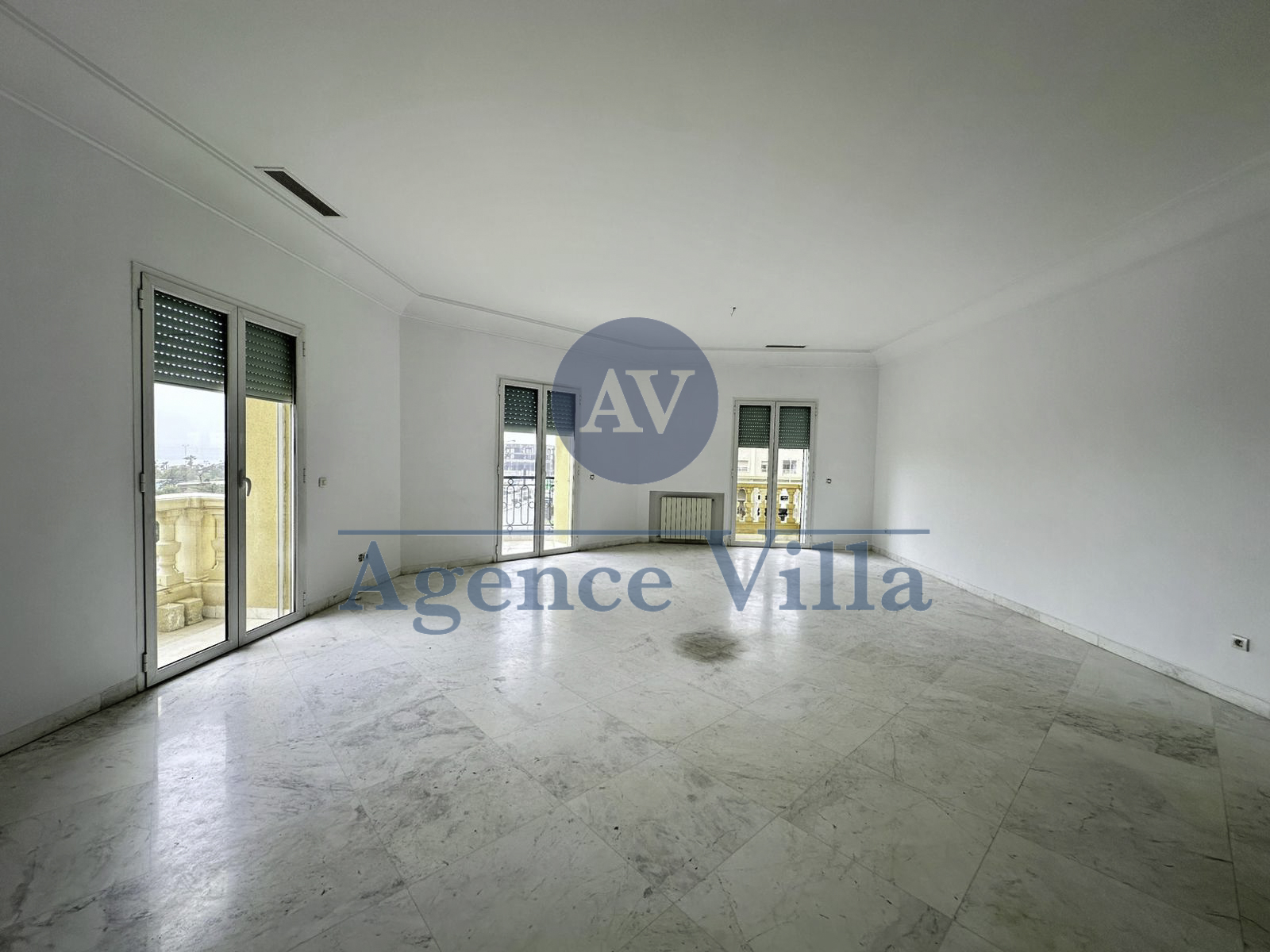 La Marsa&nbsp;Berge Du Lac&nbsp;Location&nbsp;Appart. 5 pi�ces+&nbsp;Appartement s4 avec vue sur le lac