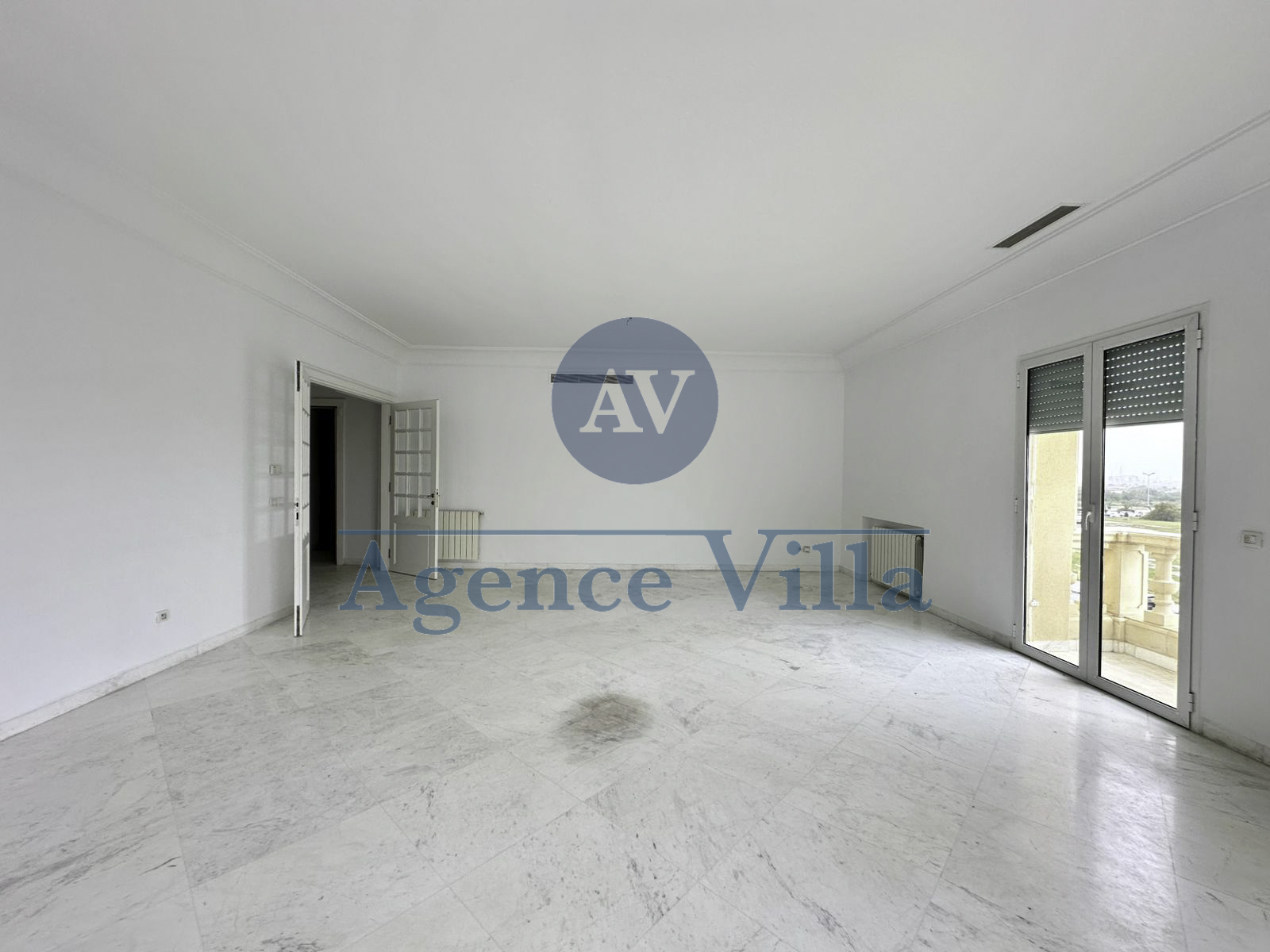 La Marsa&nbsp;Berge Du Lac&nbsp;Location&nbsp;Appart. 5 pi�ces+&nbsp;Appartement s4 avec vue sur le lac