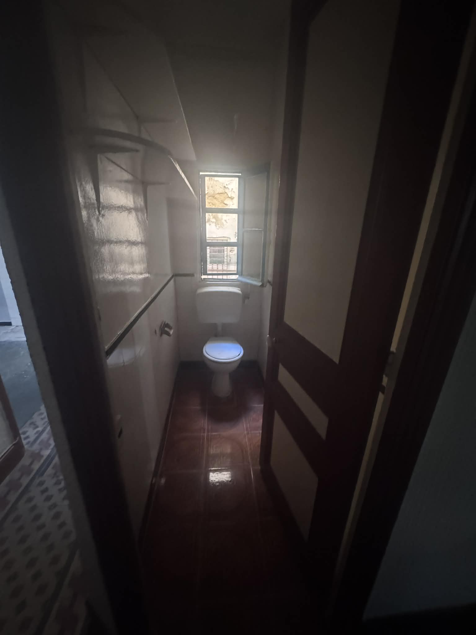 Bab Bhar&nbsp;Bab Bhar&nbsp;Vente&nbsp;Appart. 5 pi�ces+&nbsp;Un grand appartement � rue d'angleterre