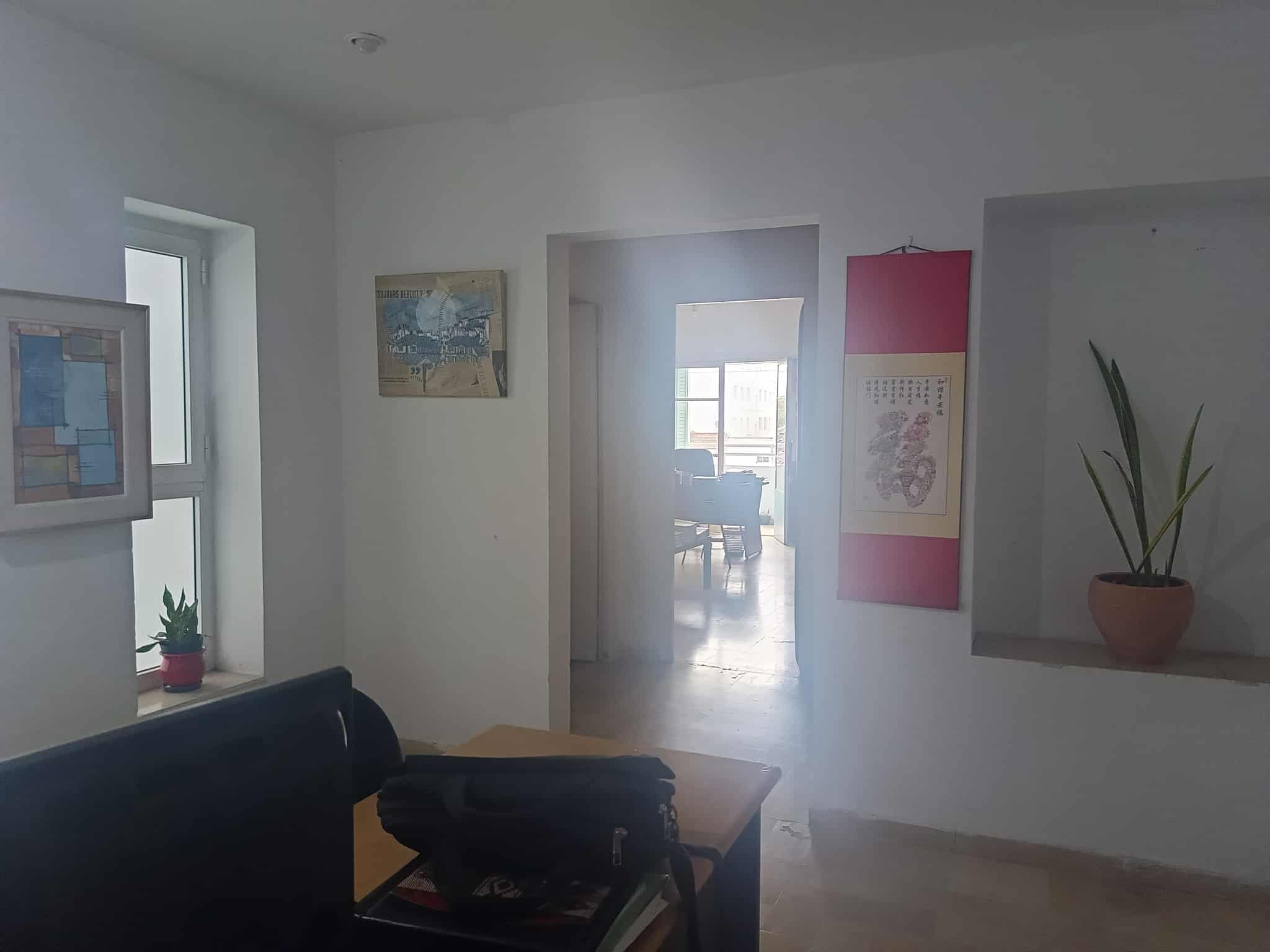 Bab Souika&nbsp;Bab El Assel&nbsp;Bureaux & Commerces&nbsp;Bureau&nbsp;Deux bureaux et 3 locaux commerciaux