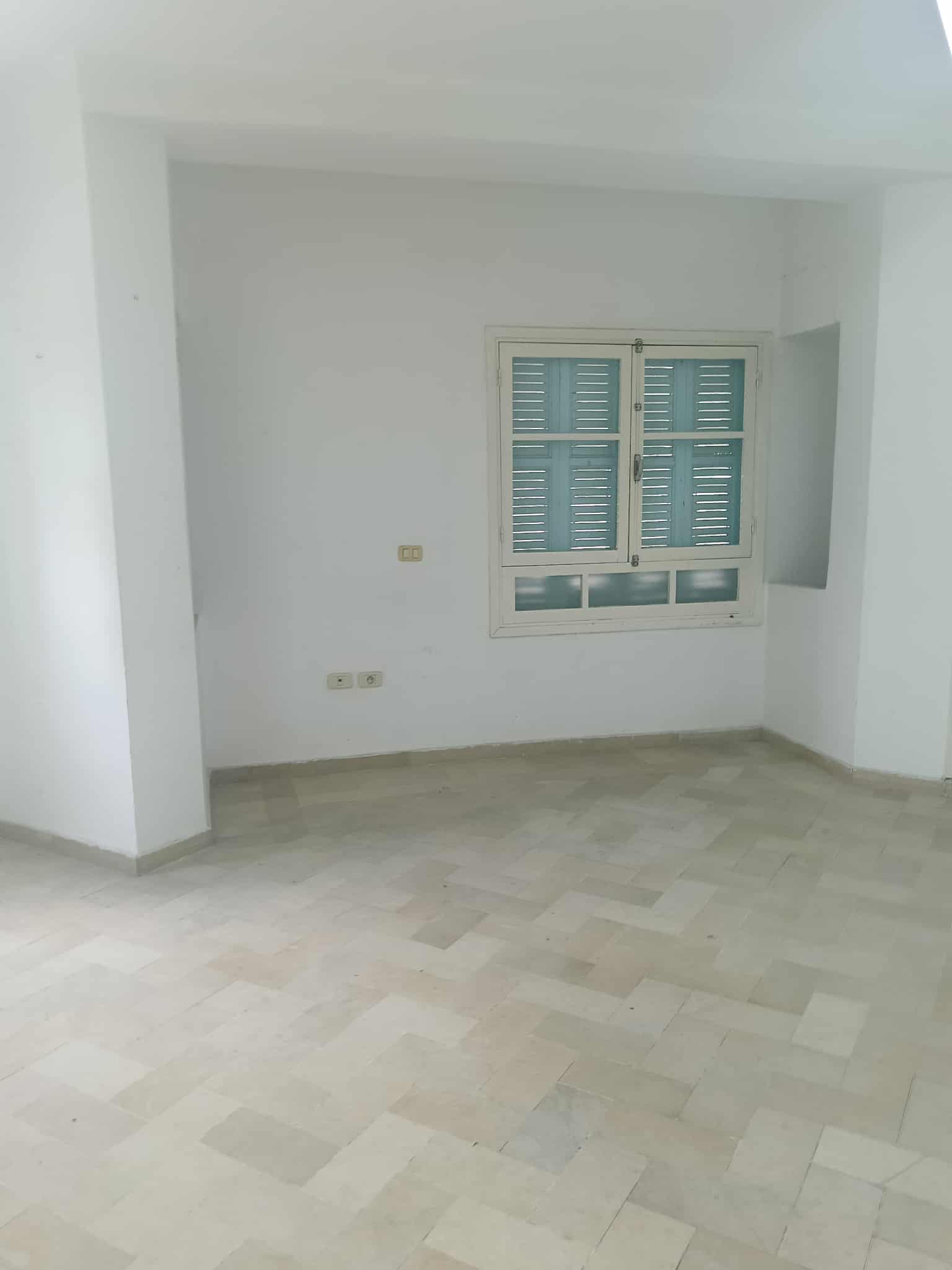 Bab Souika&nbsp;Bab El Assel&nbsp;Bureaux & Commerces&nbsp;Bureau&nbsp;Deux bureaux et 3 locaux commerciaux