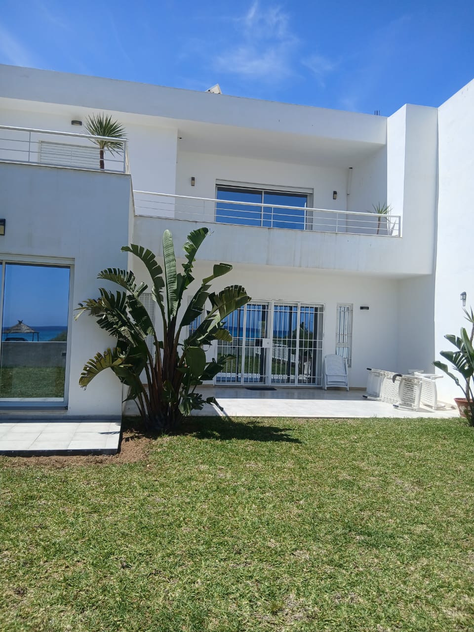 Hammam El Ghezaz&nbsp;Ezzahra&nbsp;Location&nbsp;Appart. 4 pi�ces&nbsp;Villa  pied dans l'eau � ezzahra k�libia