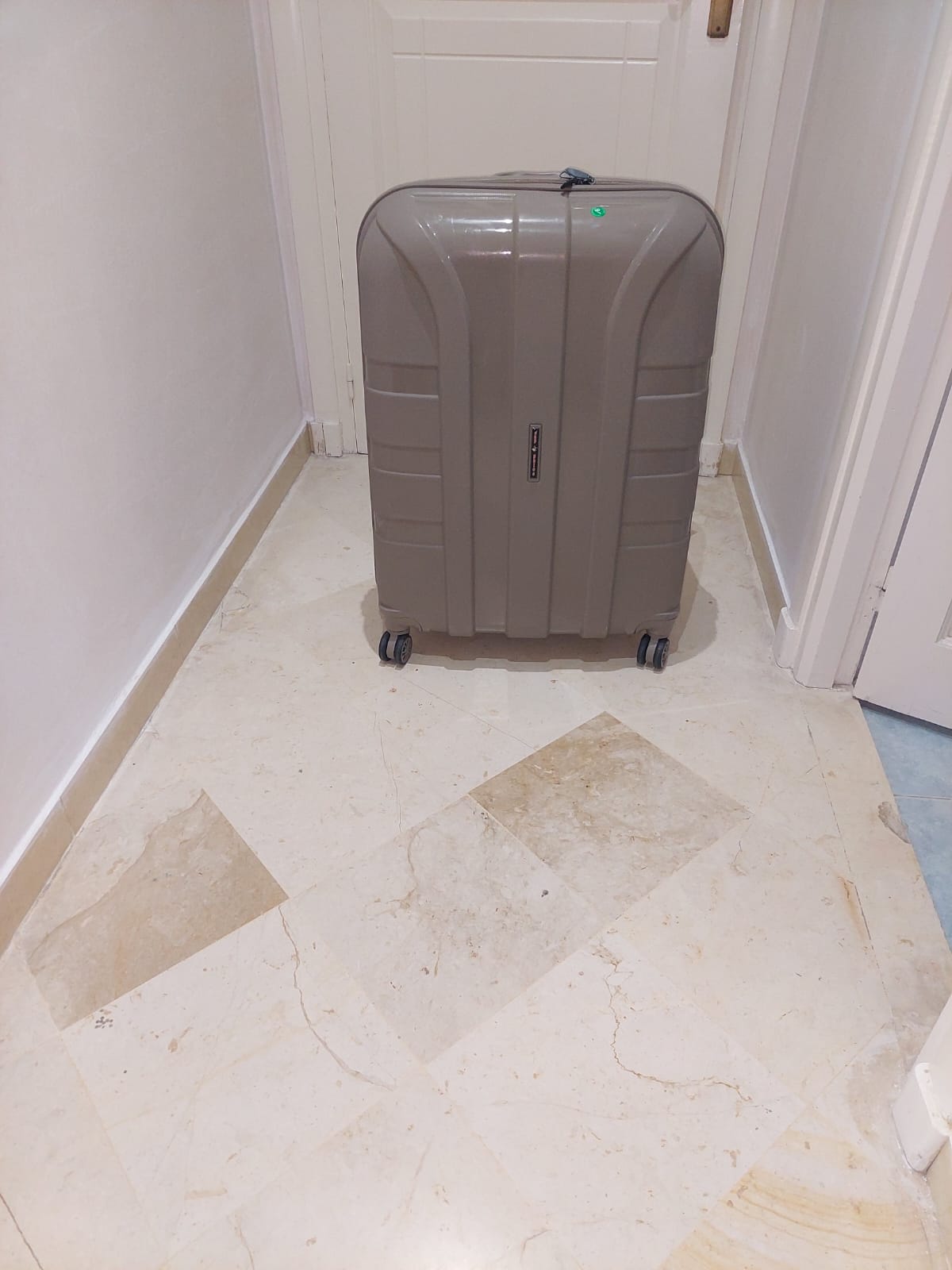 Bou Mhel El Bassatine&nbsp;Bou Mhel&nbsp;Autre&nbsp;Autre&nbsp;Av valise incassable