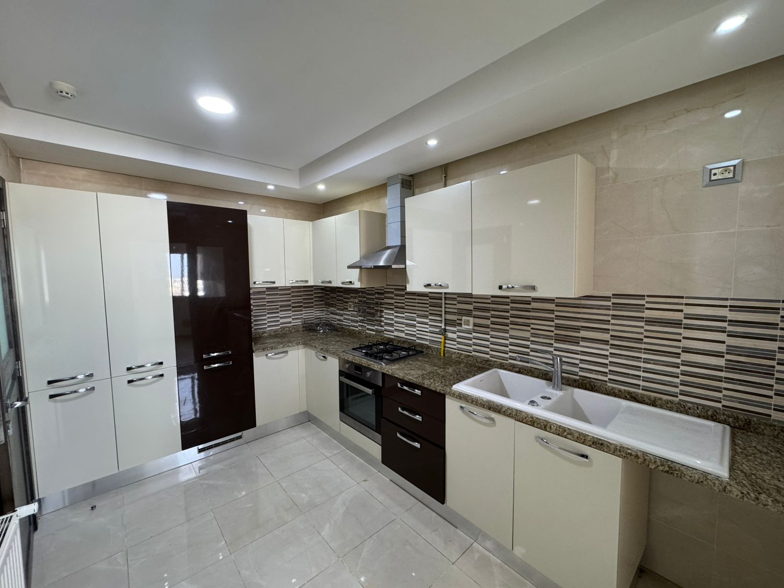 Ariana Ville&nbsp;Cite Ennasr 2&nbsp;Location&nbsp;Appart. 3 pi�ces&nbsp;Appartement haut standing ennasr2