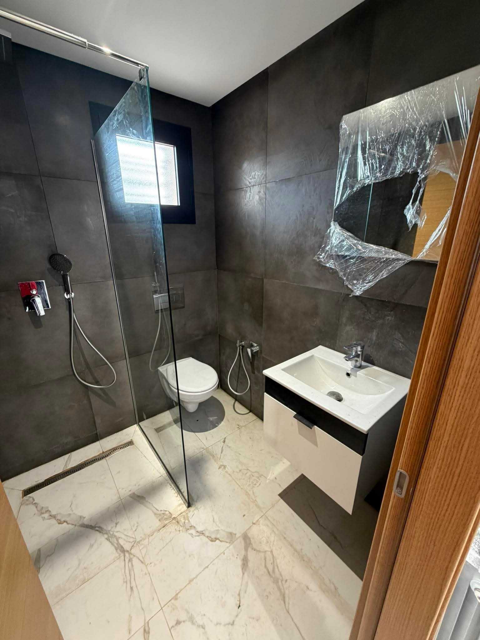 Raoued&nbsp;Cite Ennkhilet&nbsp;Location&nbsp;Appart. 3 pi�ces&nbsp;S2 rdc  1150 d ennkhilete ariana