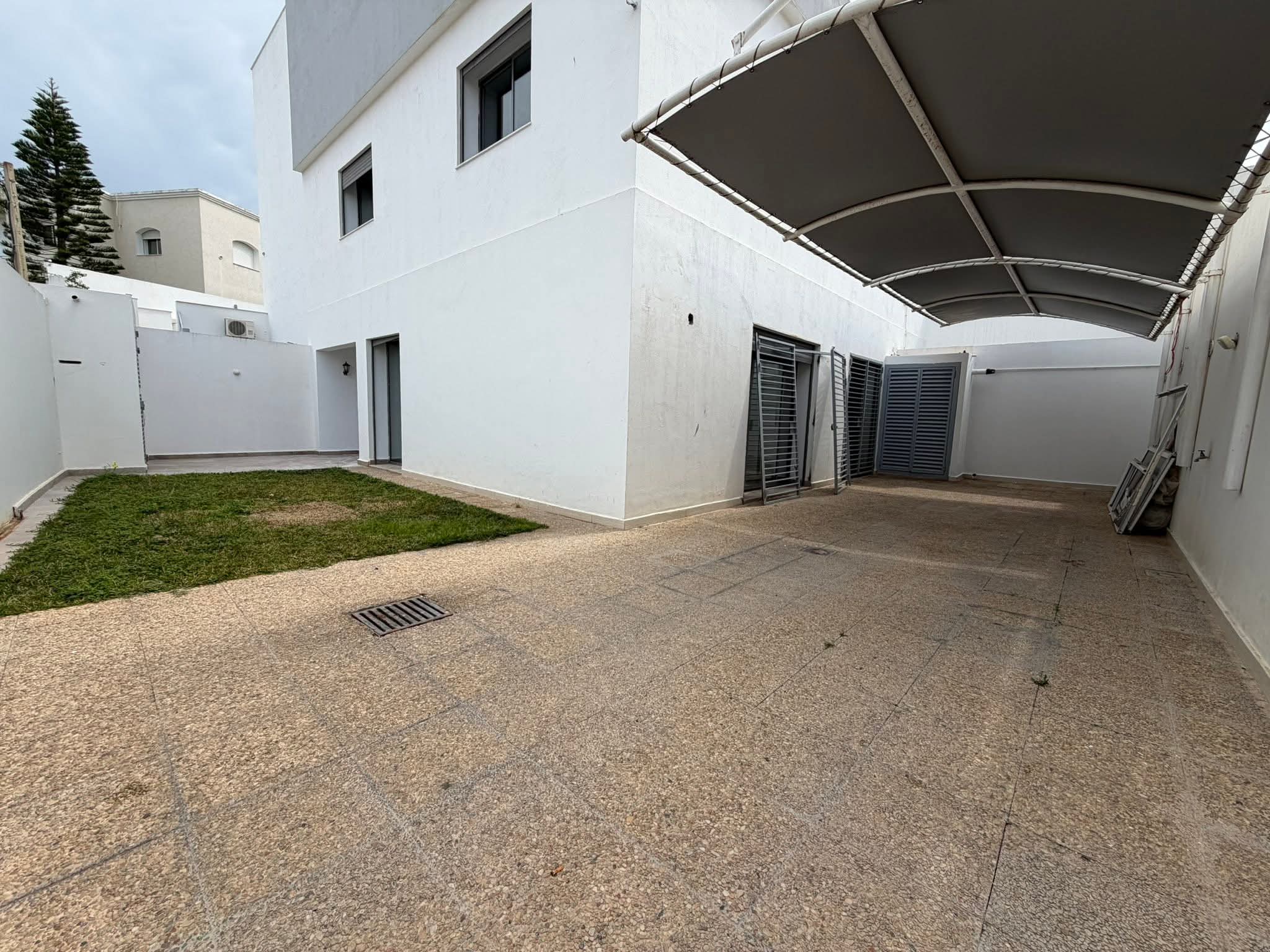 Ariana Ville&nbsp;Riadh Landlous&nbsp;Location&nbsp;Maisons&nbsp;Triplex s4 3000d riadh el andalous