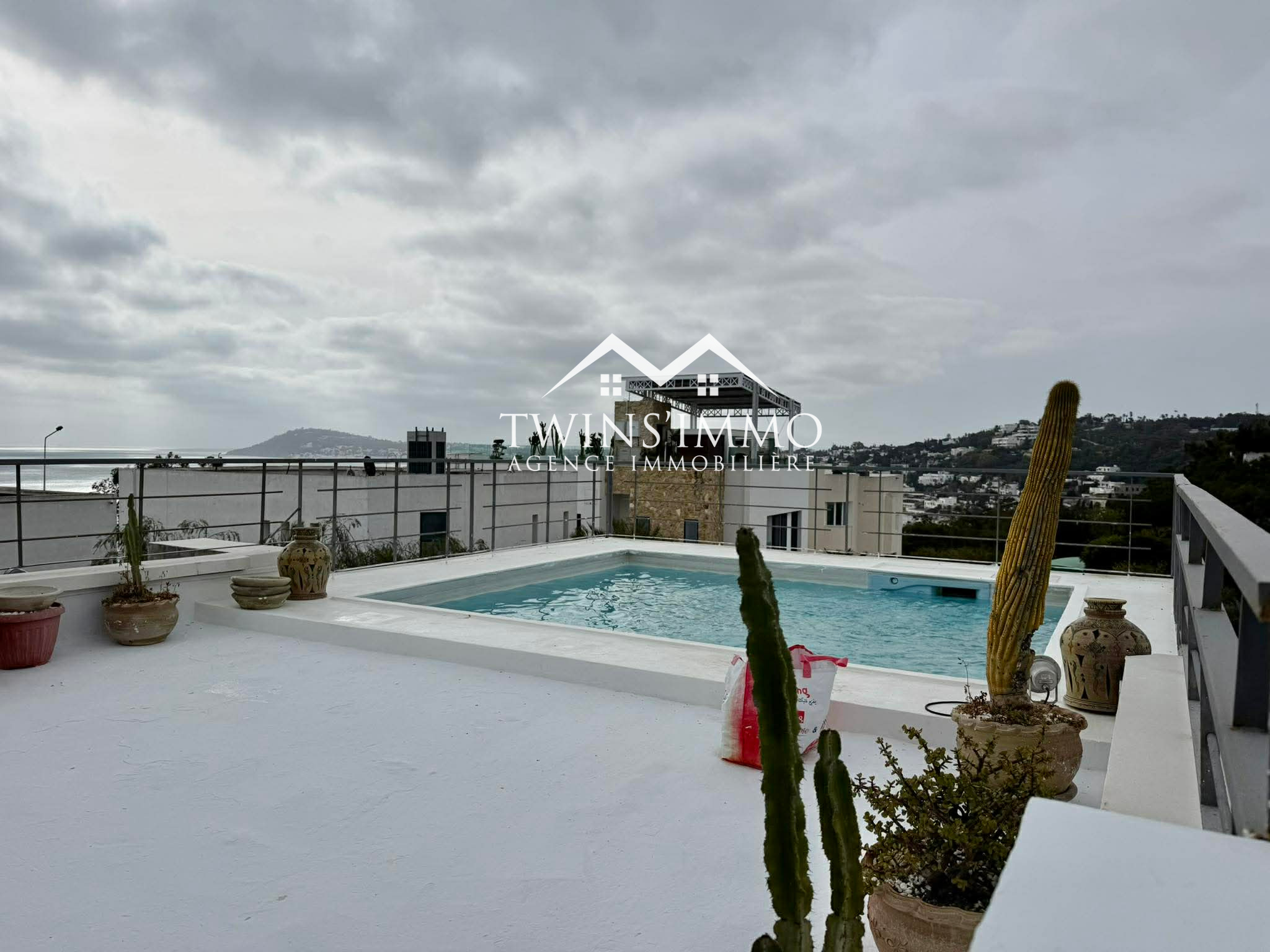 La Marsa&nbsp;Gammart&nbsp;Location&nbsp;Duplex&nbsp;Triplex meubl� avec piscine � gammarth