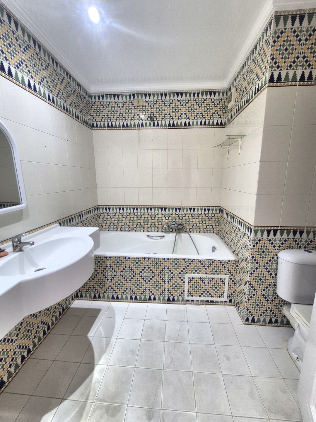 La Marsa&nbsp;Berge Du Lac&nbsp;Location&nbsp;Appart. 2 pi�ces&nbsp;S plus 1 bureautique lac1