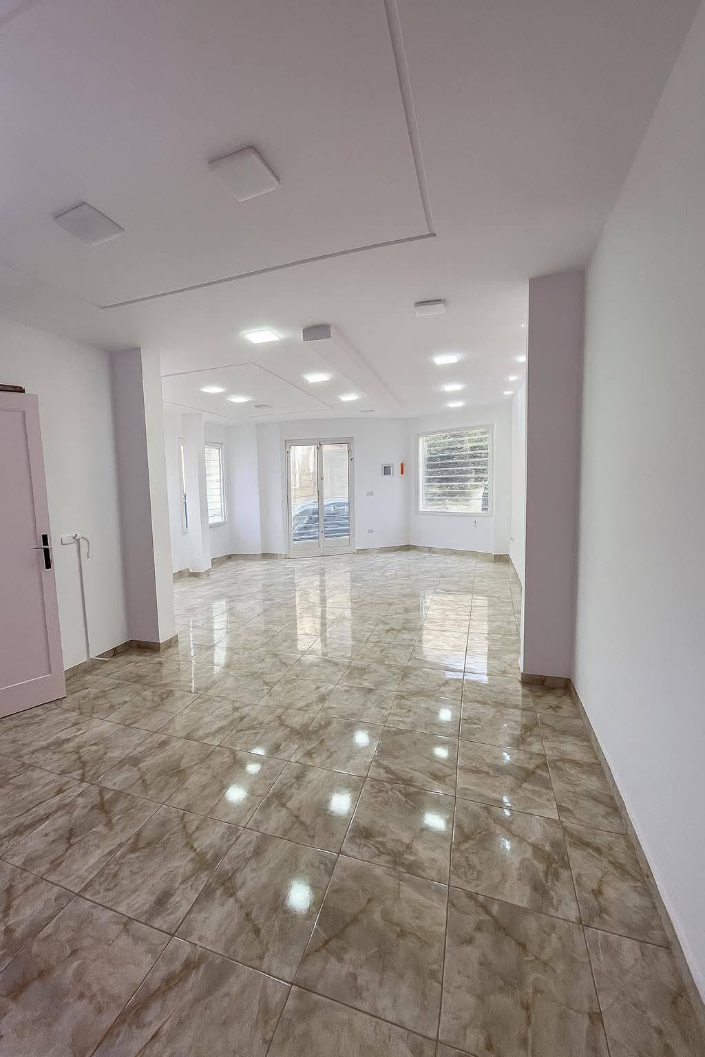 Mnihla&nbsp;Jardins d'el Menzah&nbsp;Bureaux & Commerces&nbsp;Bureau&nbsp;Local commercial jardin del menzah 2 pr�s monoprix