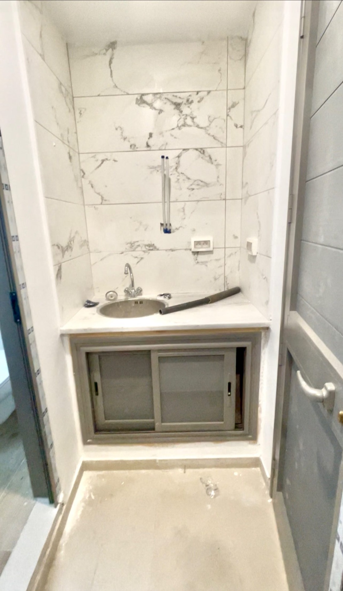 Bab Bhar&nbsp;Sidi Bahri&nbsp;Bureaux & Commerces&nbsp;Surfaces&nbsp;Local commercial 75 m lafayette tout commerce