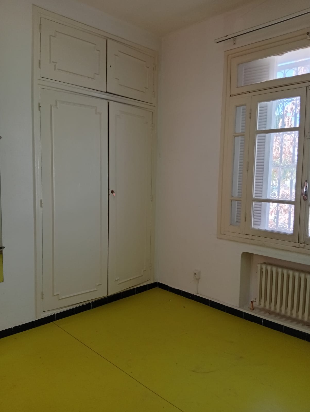 Cite El Khadra&nbsp;Cite El Khadra&nbsp;Bureaux & Commerces&nbsp;Bureau&nbsp;Un �tage de villa usage bureautique � alain savary