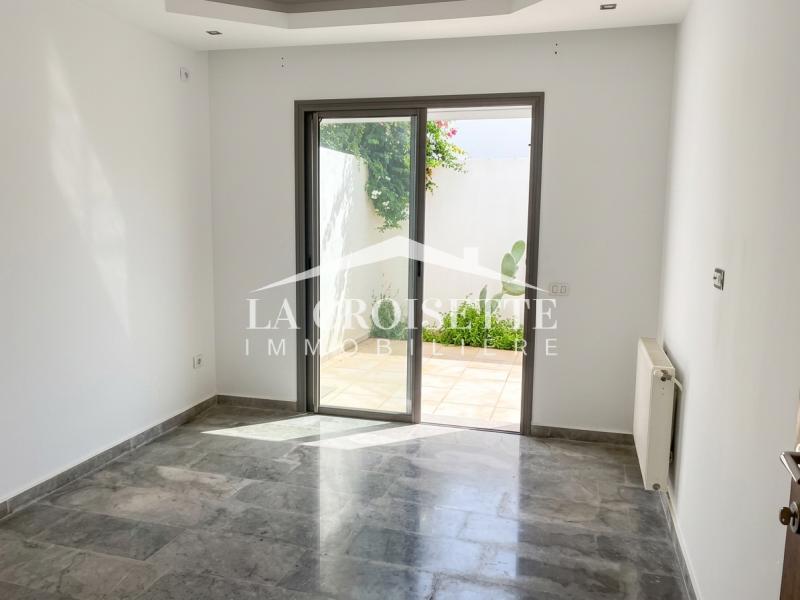 La Marsa&nbsp;Gammart&nbsp;Location&nbsp;Maisons&nbsp;Triplex s4 avec piscine � gammarth mtrl0019