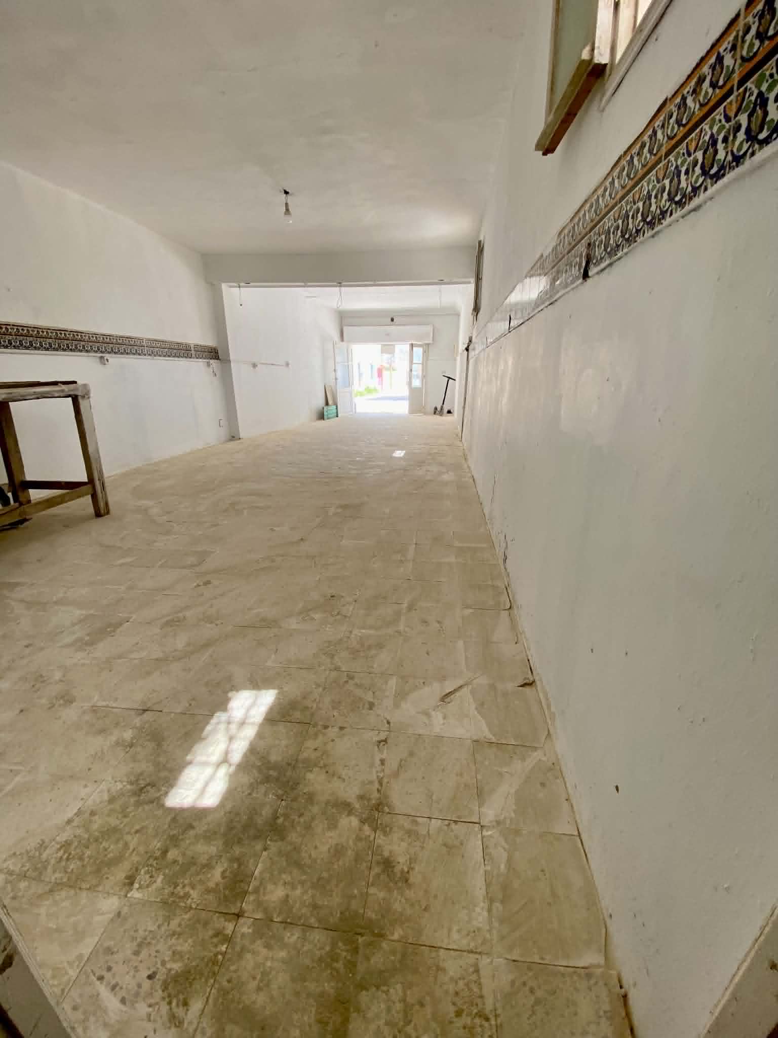 La Marsa&nbsp;Cite Bhar Lazreg&nbsp;Location&nbsp;Surfaces&nbsp;Un depot 80m sur la route principale