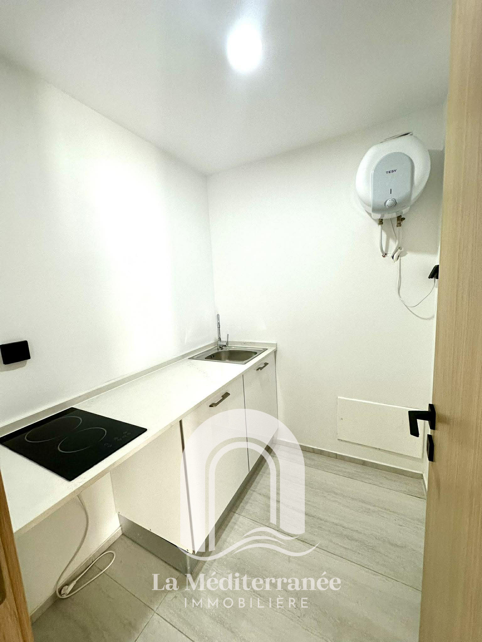 Rades&nbsp;Rades&nbsp;Location&nbsp;Appart. 2 pi�ces&nbsp;Bureau � radess