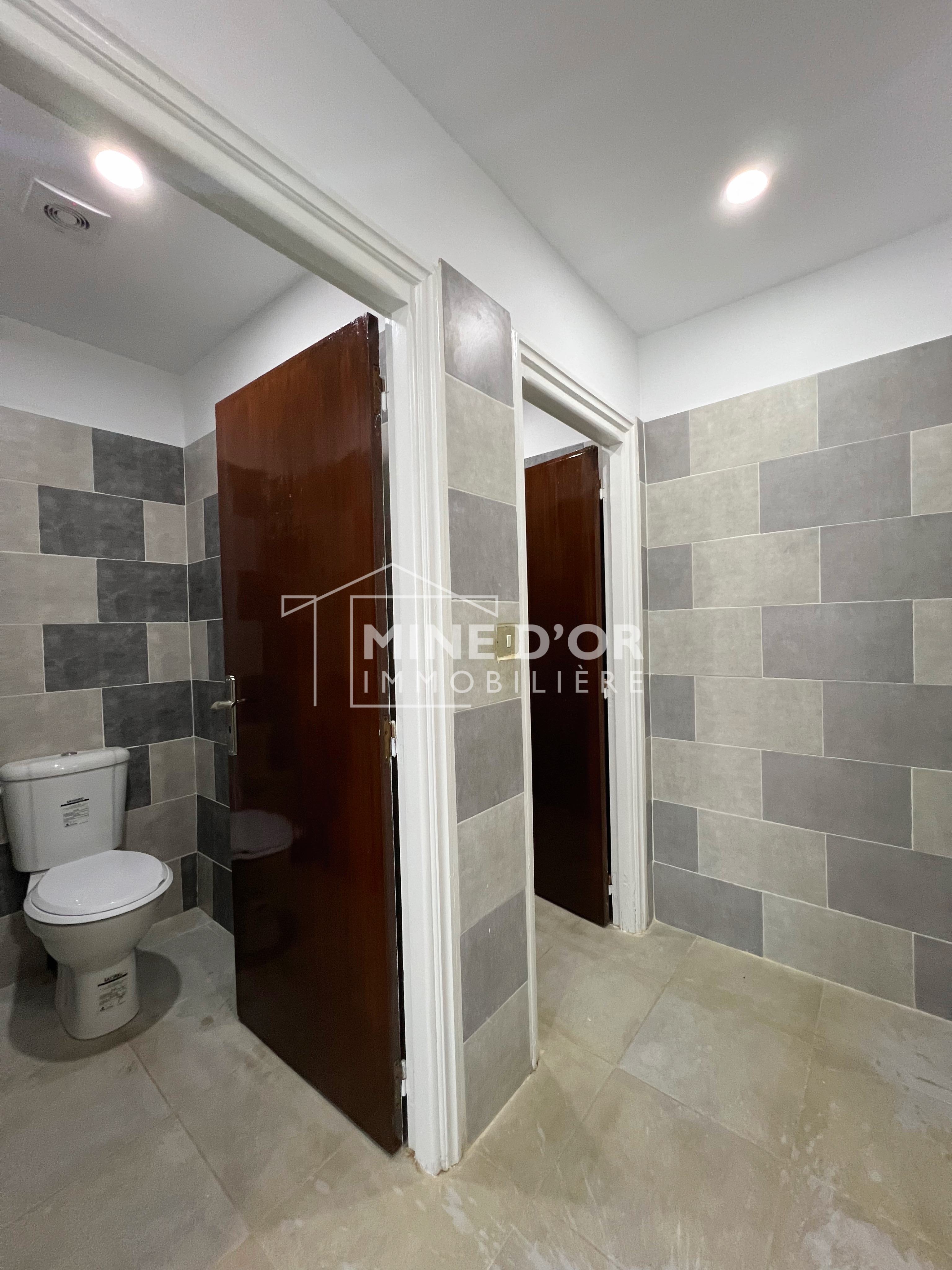 Bab Bhar&nbsp;Montplaisir&nbsp;Bureaux & Commerces&nbsp;Bureau&nbsp;Al bureau cloisonn� en 8 bureaux � montplaisir