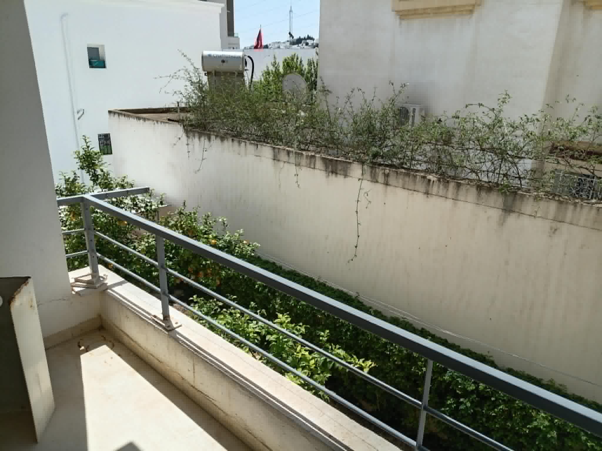 Ariana Ville&nbsp;Residence Ennour ( Naser 2)&nbsp;Location&nbsp;Appart. 4 pi�ces&nbsp;Rez de chauss�e de villa � jardin d el menzah