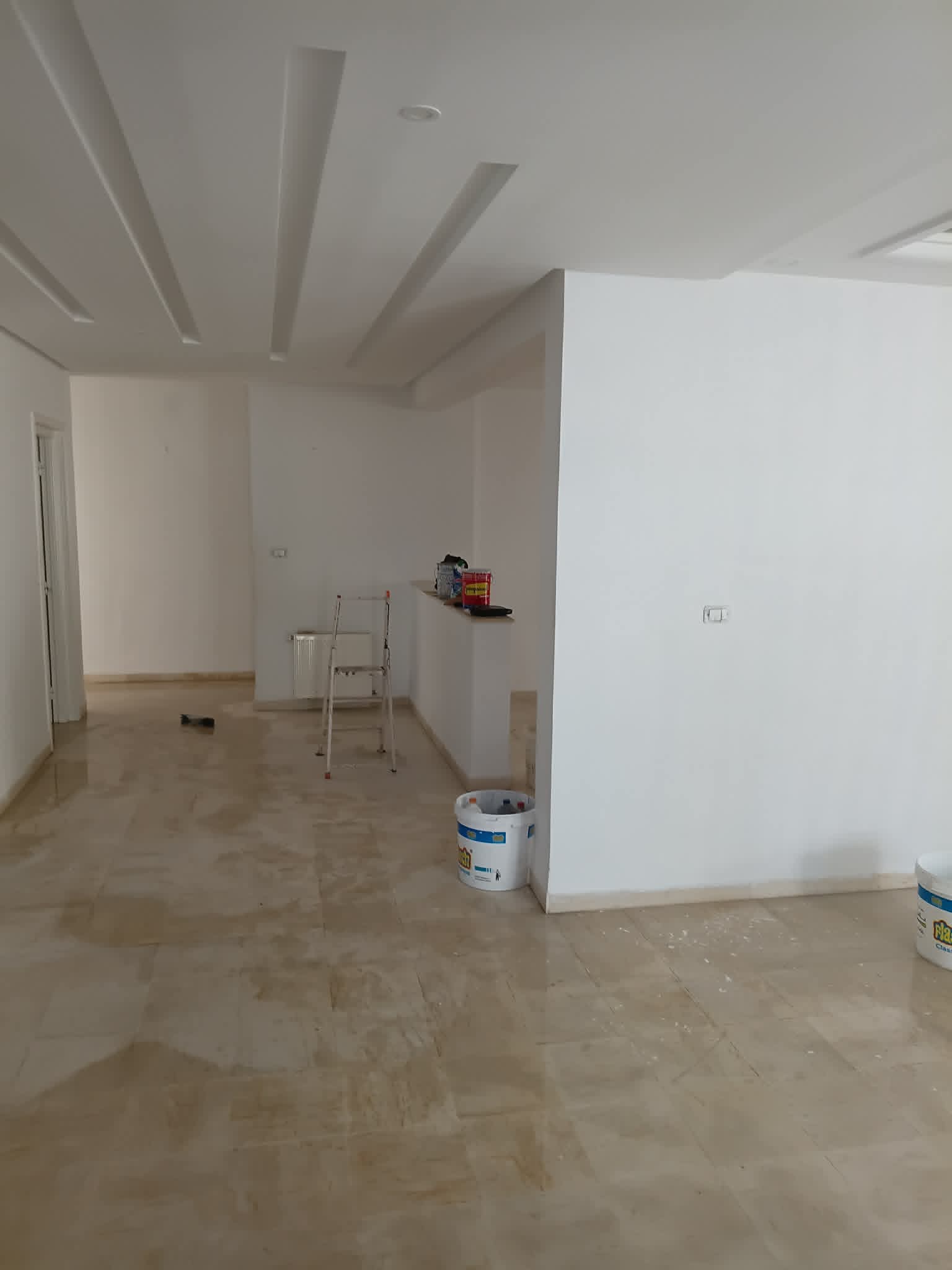 Ariana Ville&nbsp;Residence Ennour ( Naser 2)&nbsp;Location&nbsp;Appart. 4 pi�ces&nbsp;Rez de chauss�e de villa � jardin d el menzah