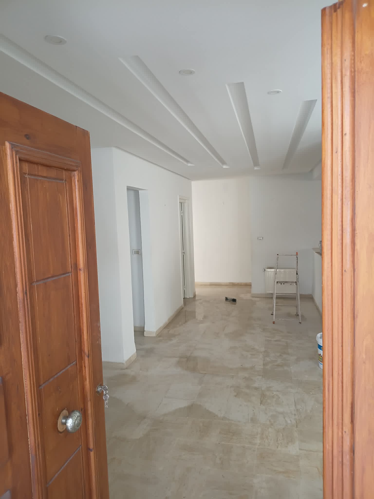 Ariana Ville&nbsp;Residence Ennour ( Naser 2)&nbsp;Location&nbsp;Appart. 4 pi�ces&nbsp;Rez de chauss�e de villa � jardin d el menzah