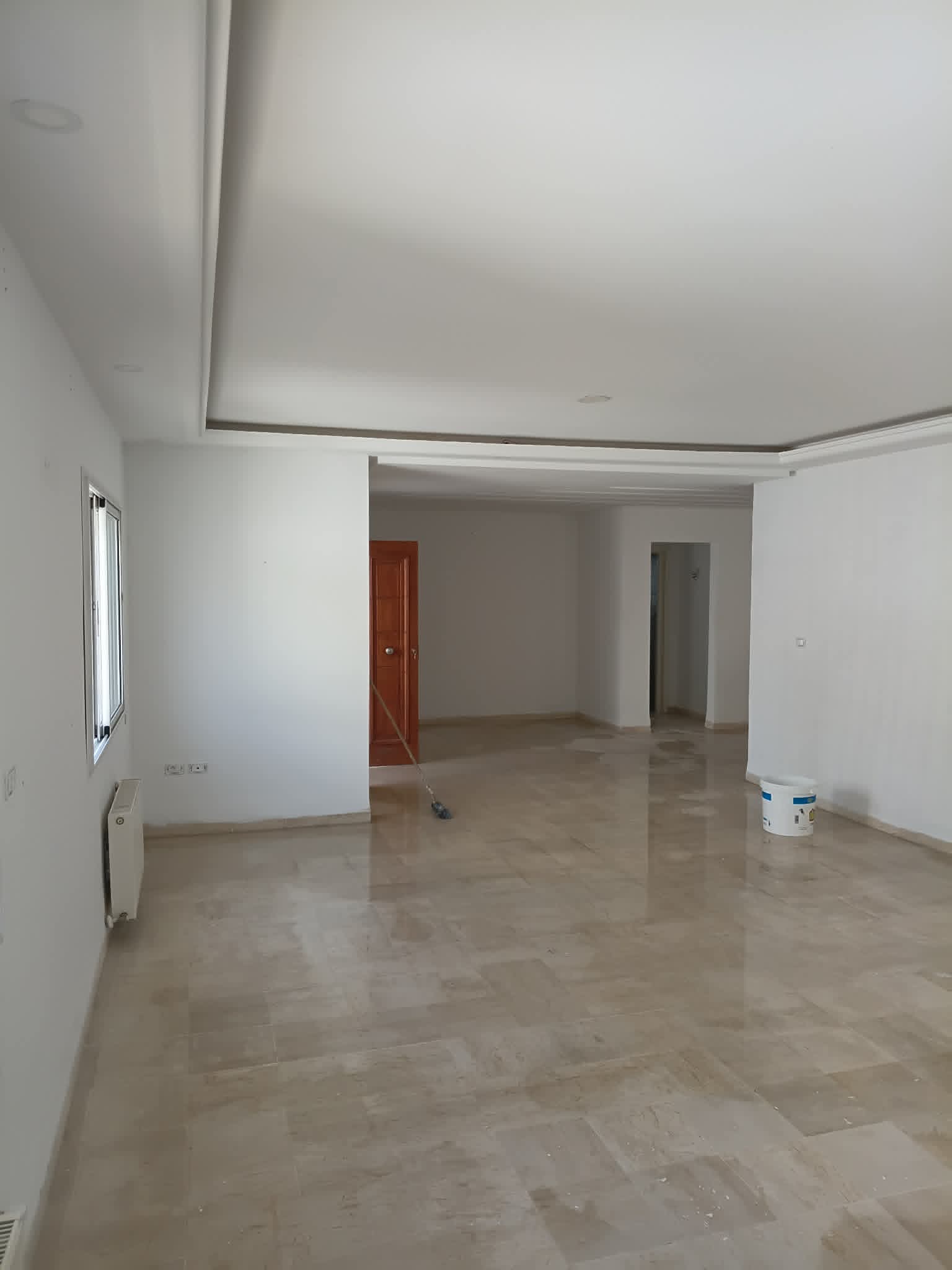Ariana Ville&nbsp;Residence Ennour ( Naser 2)&nbsp;Location&nbsp;Appart. 4 pi�ces&nbsp;Rez de chauss�e de villa � jardin d el menzah