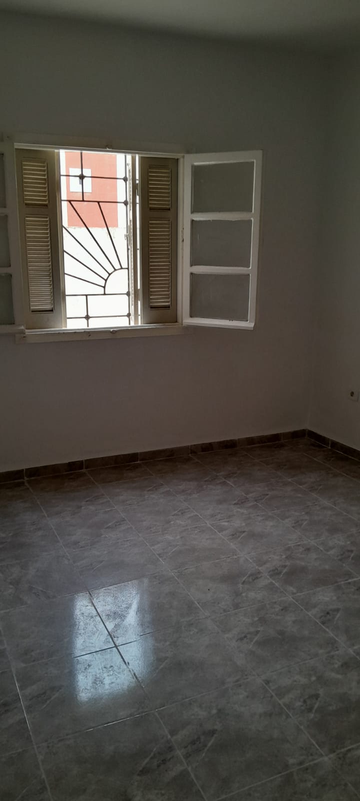 Sidi Hassine&nbsp;Sidi Hassine&nbsp;Location&nbsp;Appart. 3 pi�ces&nbsp;S plus2 au rdc