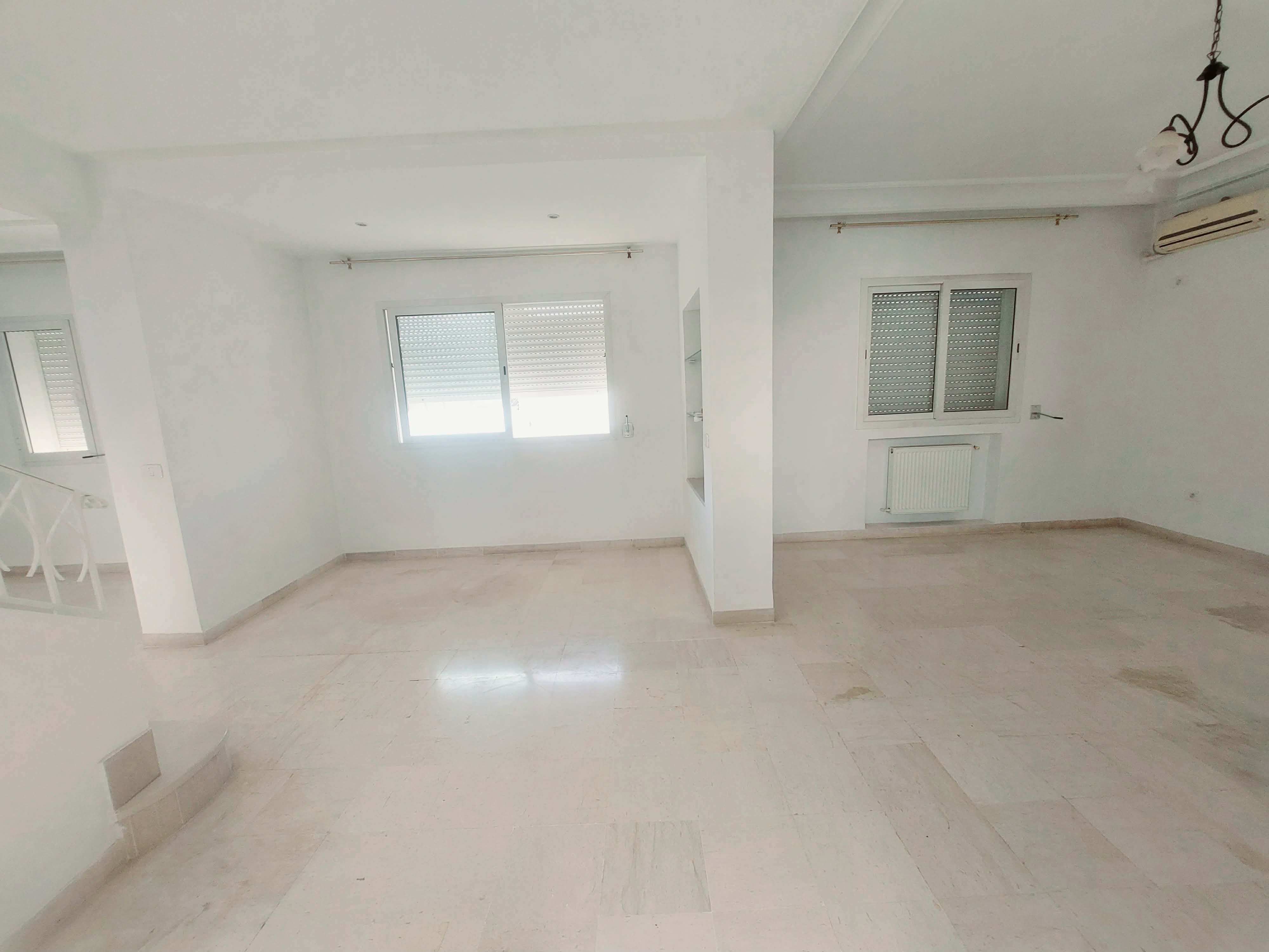 La Marsa&nbsp;Cite Du Stade&nbsp;Location&nbsp;Duplex&nbsp;Duplex 150m2 la marsa tabek  3 ch res securisee