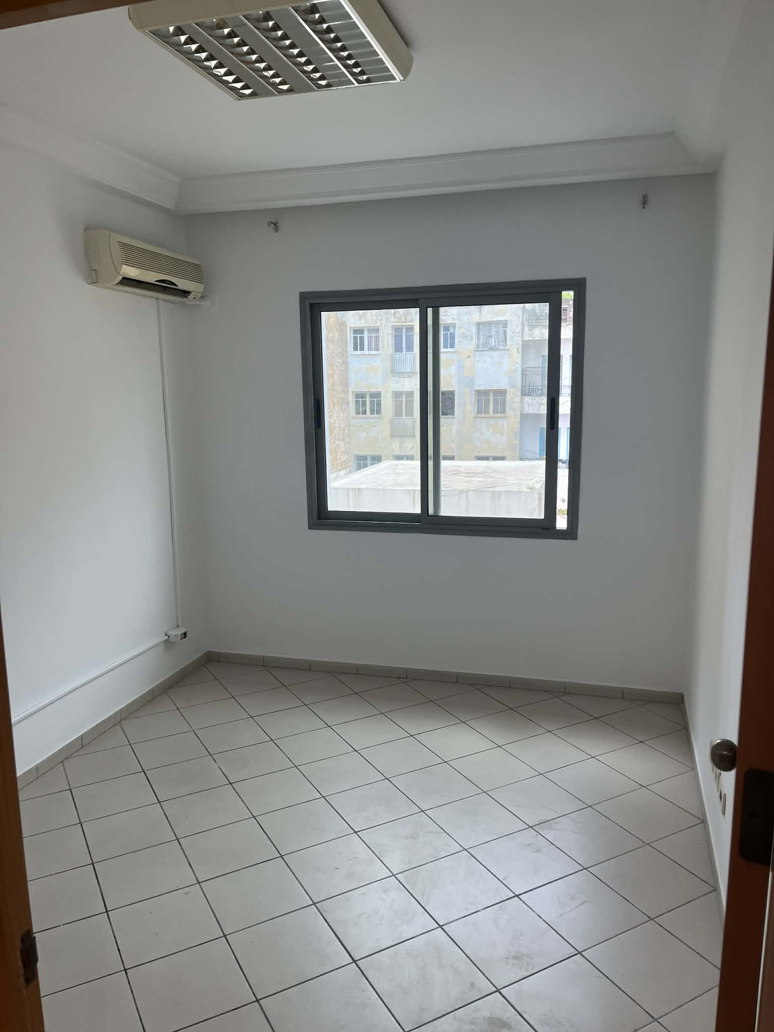 El Menzah&nbsp;Tunis Belvedere&nbsp;Bureaux & Commerces&nbsp;Bureau&nbsp;Bureau rue de canada