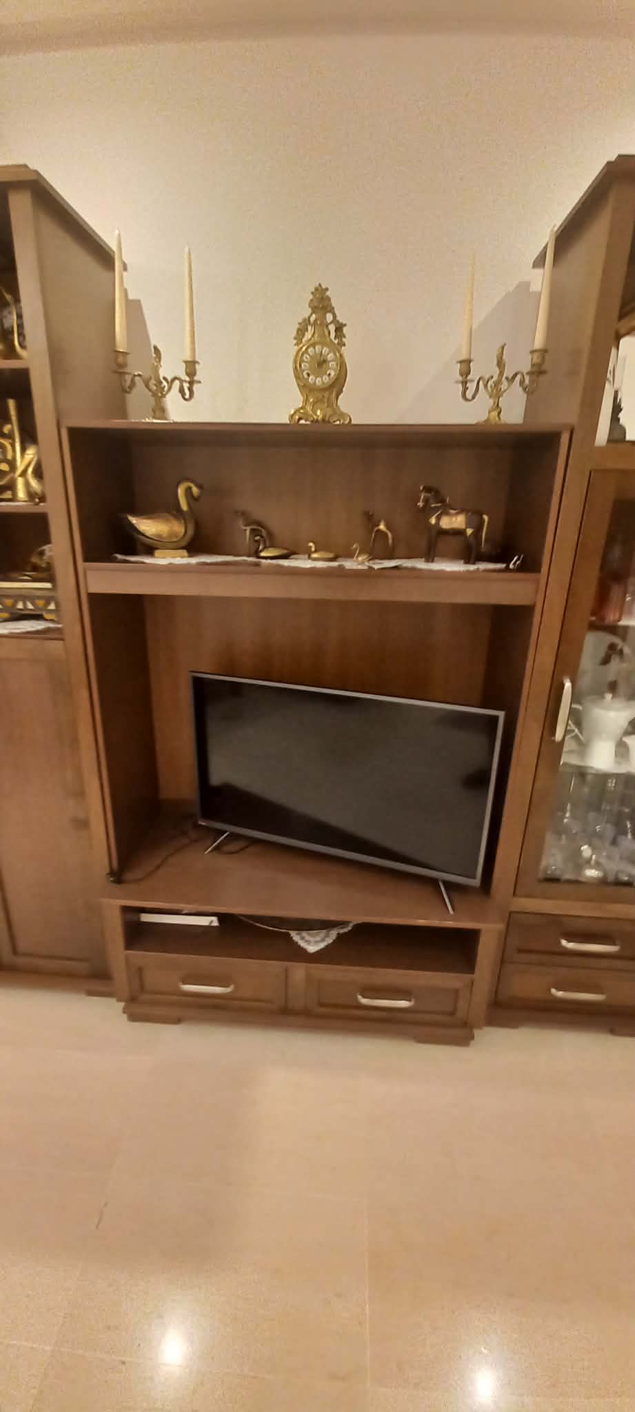 Raoued&nbsp;Cite Ennkhilet&nbsp;Autres meubles&nbsp;Autres&nbsp;Buffet en tres bon �tat