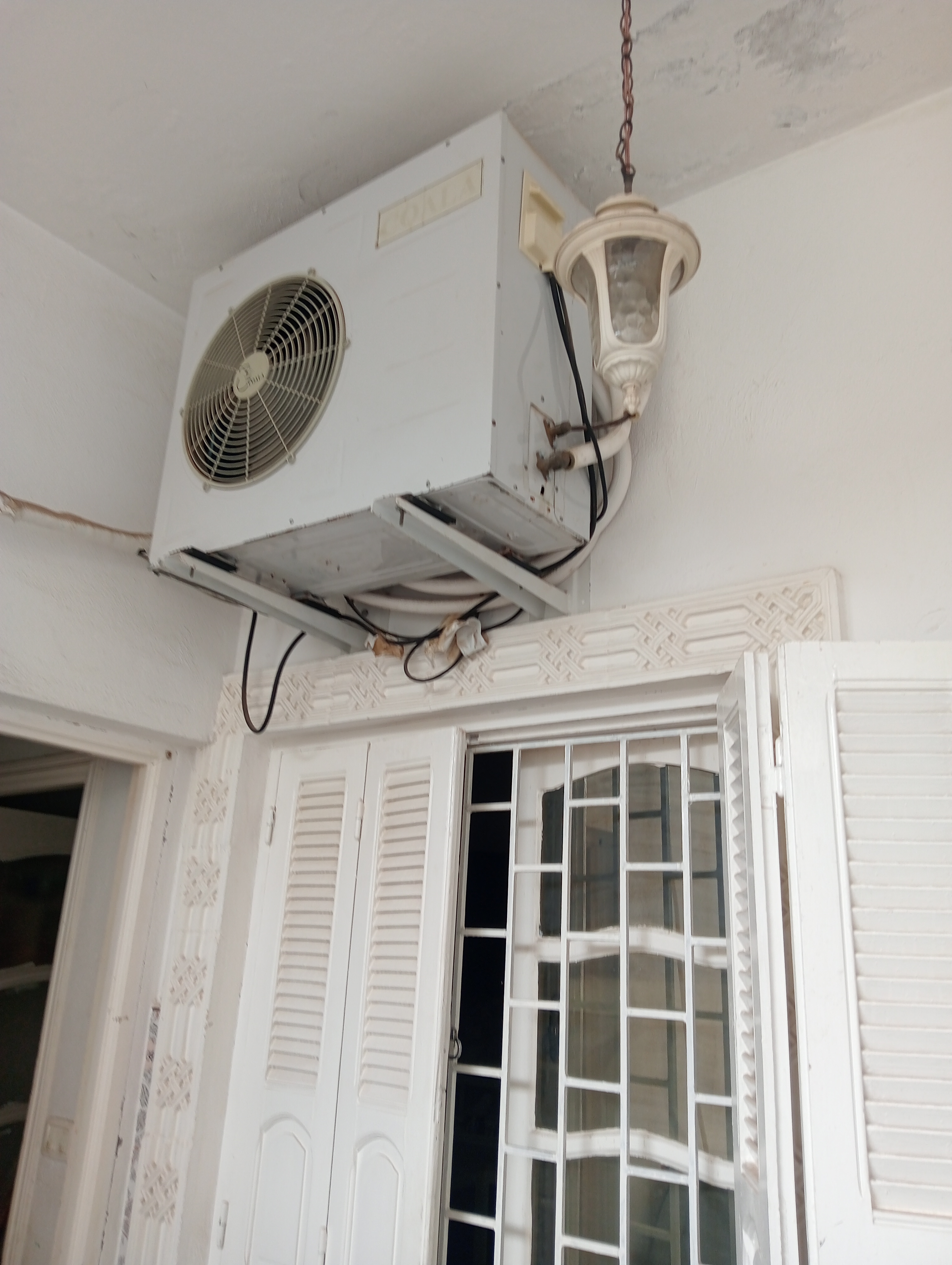 El Omrane Superieur&nbsp;Cite El Intilaka&nbsp;Climatiseur&nbsp;Autre&nbsp;Climatiseur coala 24000