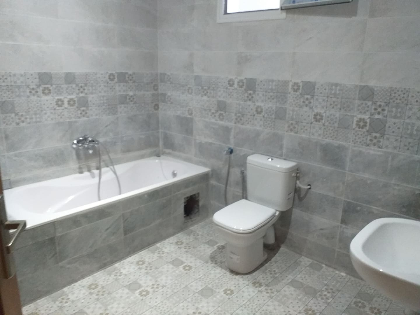 La Soukra&nbsp;La Soukra&nbsp;Location&nbsp;Appart. 3 pi�ces&nbsp;Spacieux s3 rue du parc soukra