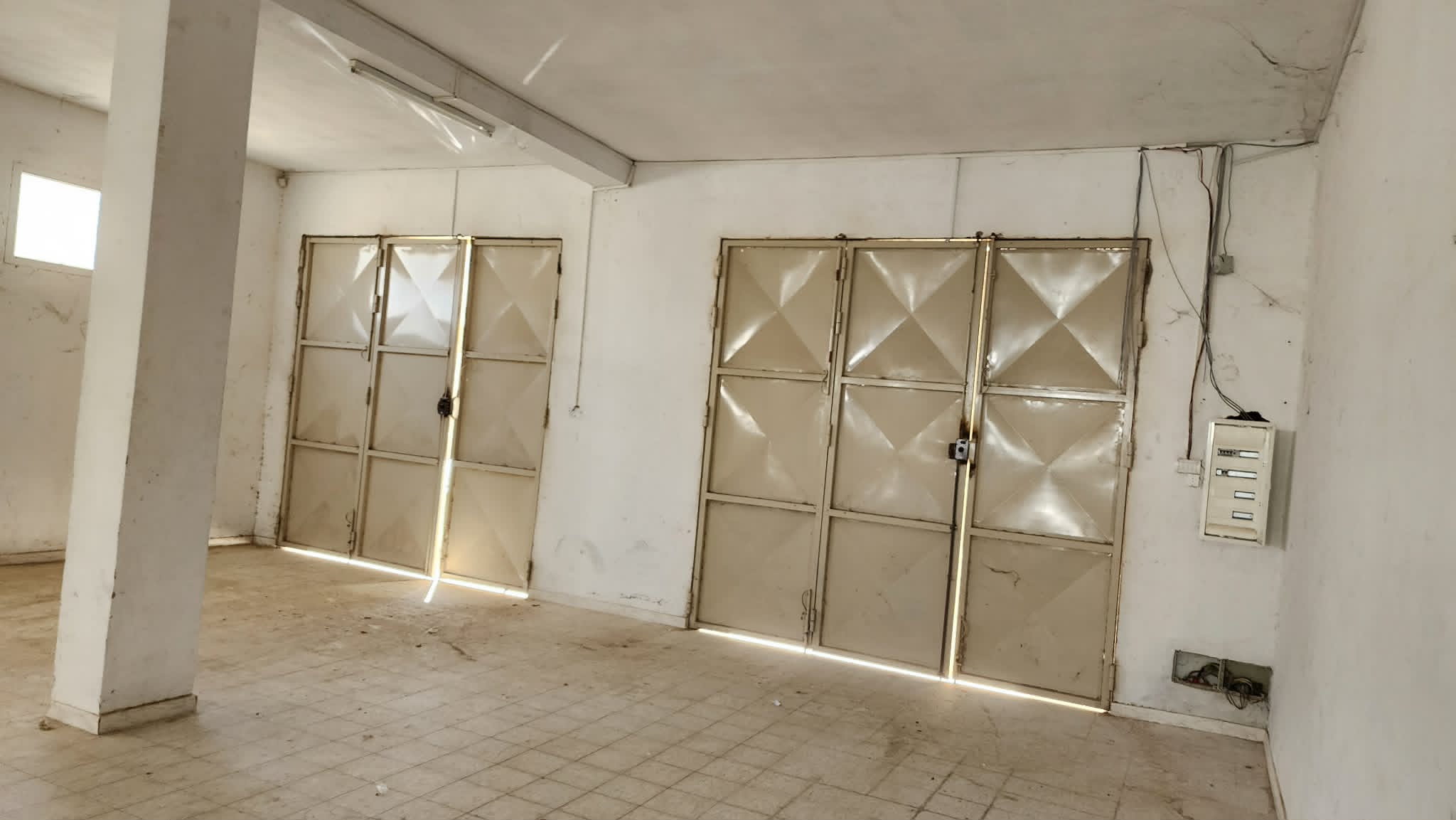 La Soukra&nbsp;La Soukra&nbsp;Bureaux & Commerces&nbsp;Atelier,Garage&nbsp;D�p�t de 230 m la soukra sidi fradj