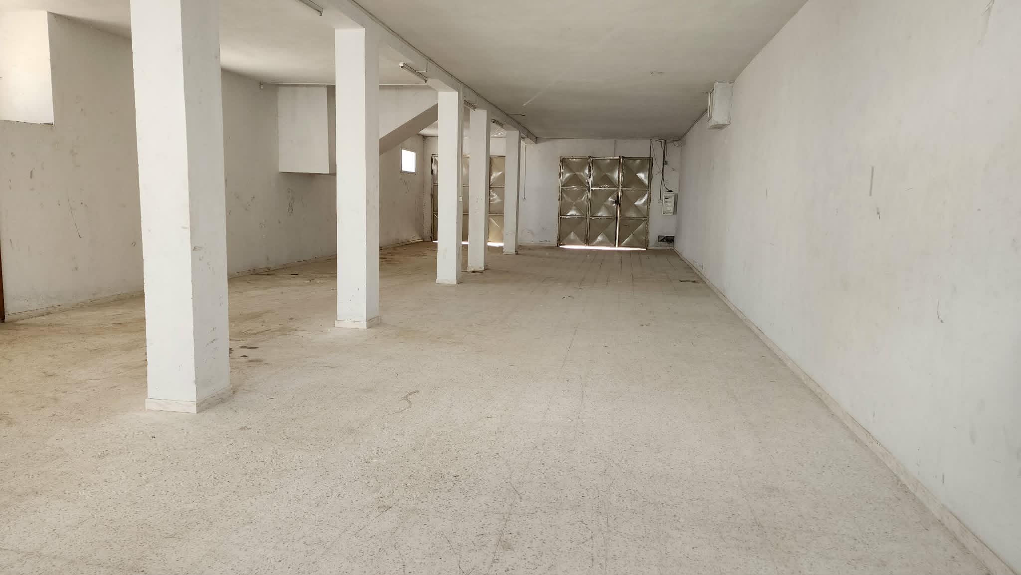 La Soukra&nbsp;La Soukra&nbsp;Bureaux & Commerces&nbsp;Atelier,Garage&nbsp;D�p�t de 230 m la soukra sidi fradj