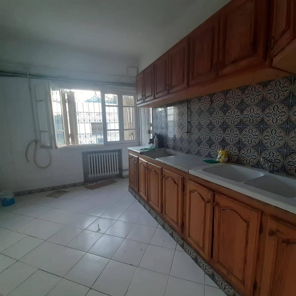 Ariana Ville&nbsp;El Menzah 5&nbsp;Location&nbsp;Appart. 5 pi�ces+&nbsp;Etage de villa au menzah 5