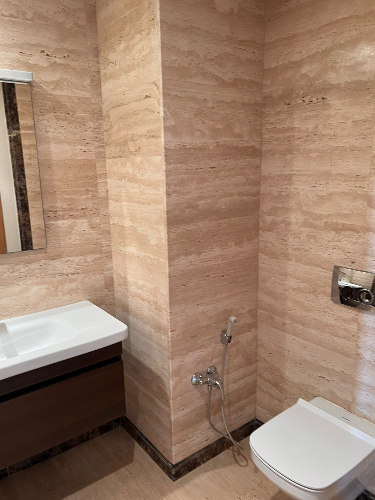 Ain Zaghouan&nbsp;Jardins de Carthage&nbsp;Location&nbsp;Appart. 4 pi�ces&nbsp;A l un bel appartement avec piscine et terrasse jc