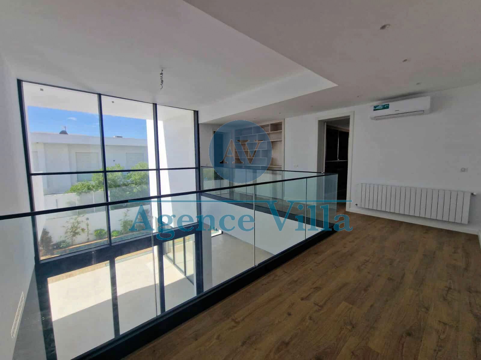 La Marsa&nbsp;Gammart&nbsp;Location&nbsp;Appart. 5 pi�ces+&nbsp;Villa neuve s4 � gammarth avec piscine