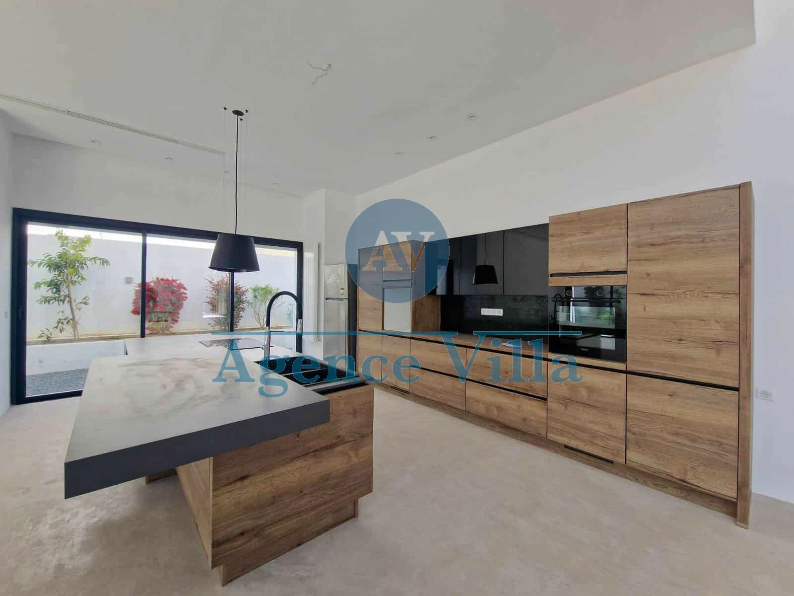 La Marsa&nbsp;Gammart&nbsp;Location&nbsp;Appart. 5 pi�ces+&nbsp;Villa neuve s4 � gammarth avec piscine