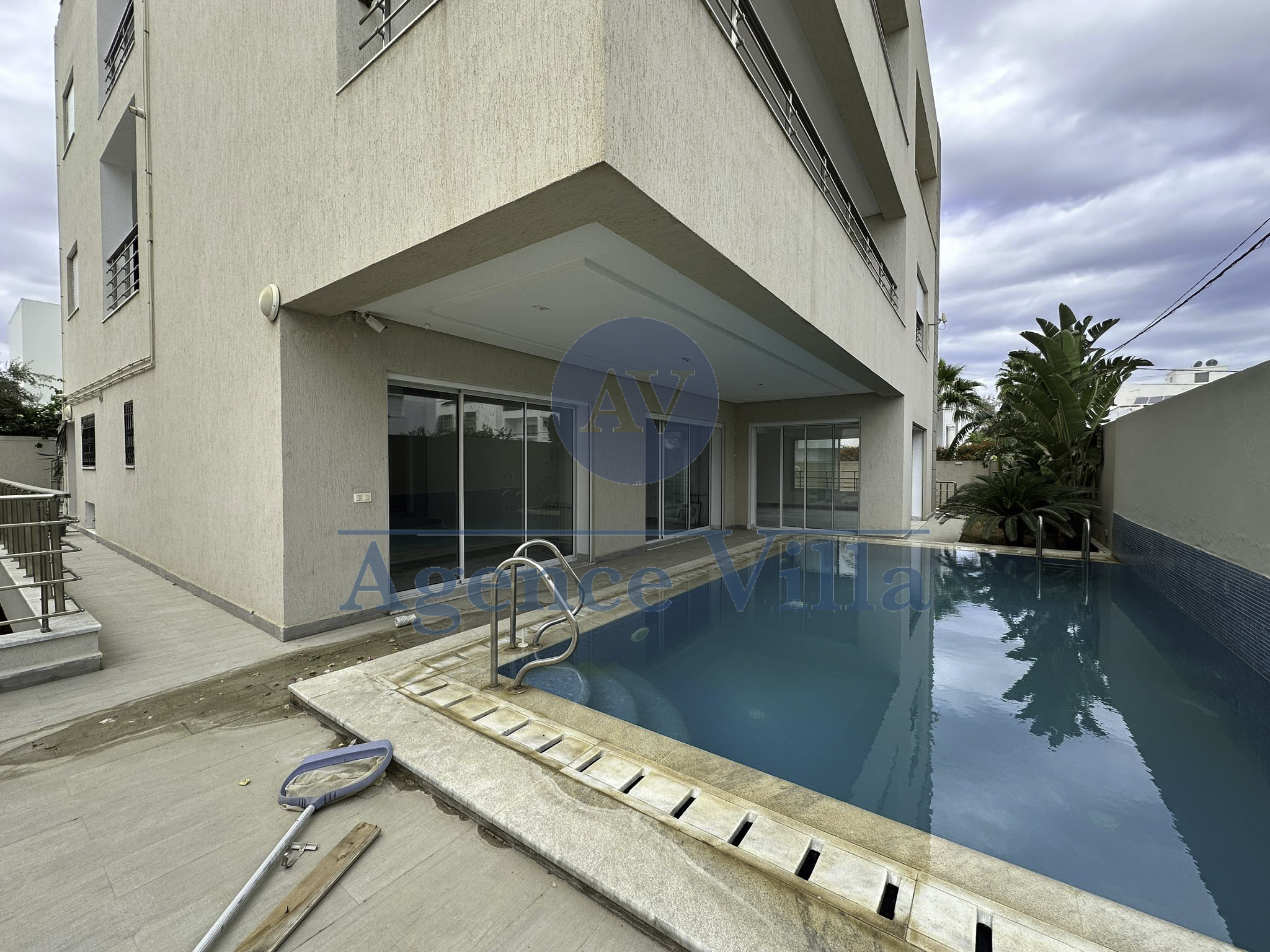 La Marsa&nbsp;Marsa Ennassim&nbsp;Location&nbsp;Appart. 5 pi�ces+&nbsp;Duplex a la marsa s5 avec piscine