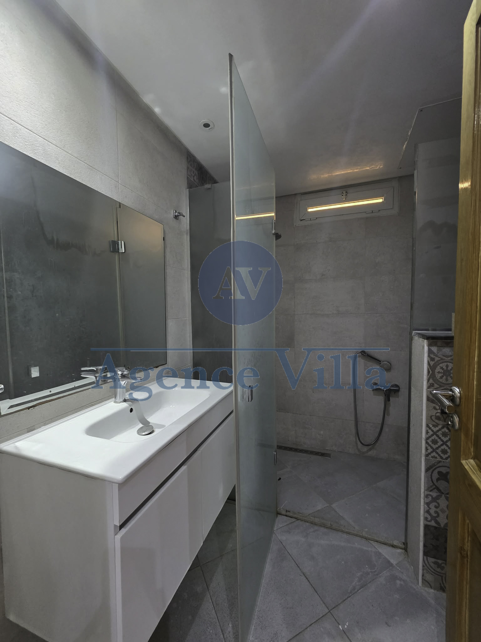 La Marsa&nbsp;Marsa Ennassim&nbsp;Location&nbsp;Appart. 5 pi�ces+&nbsp;Duplex a la marsa s5 avec piscine