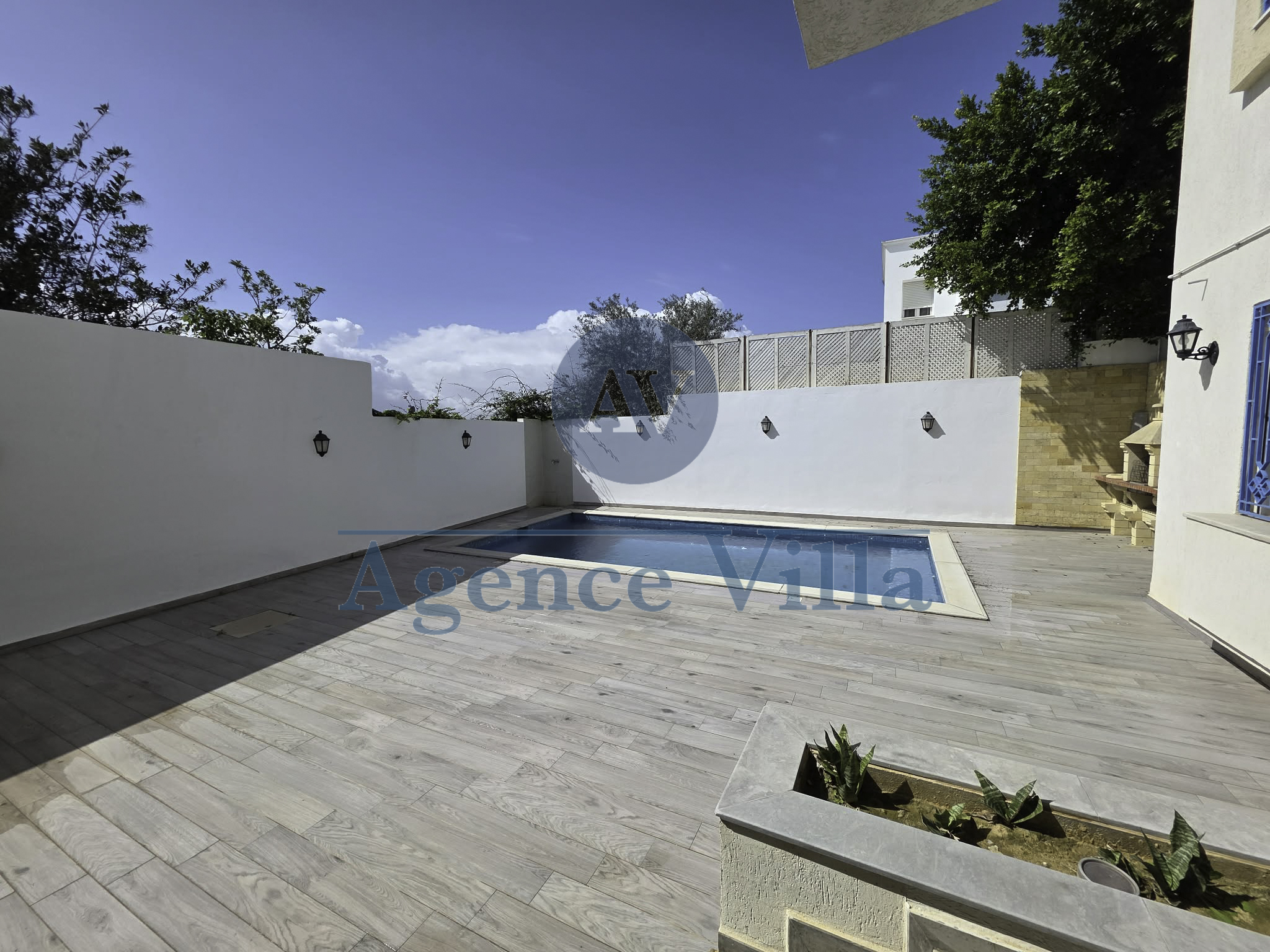 La Marsa&nbsp;Gammart&nbsp;Location&nbsp;Appart. 5 pi�ces+&nbsp;Villa de prestige � gammarth sup�rieur