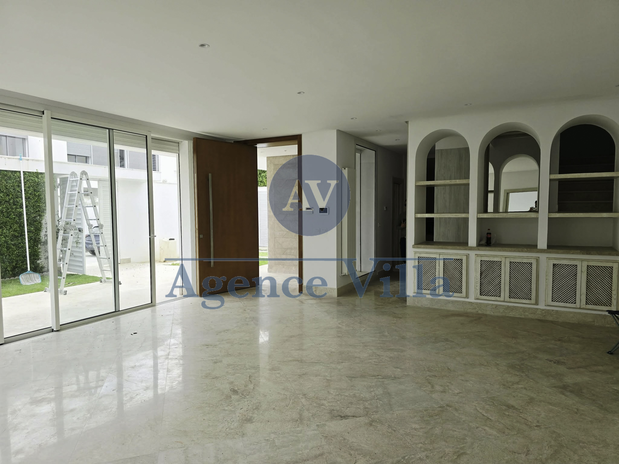 La Marsa&nbsp;Gammart&nbsp;Location&nbsp;Appart. 4 pi�ces&nbsp;Superbe villa moderne avec piscine � gammarth