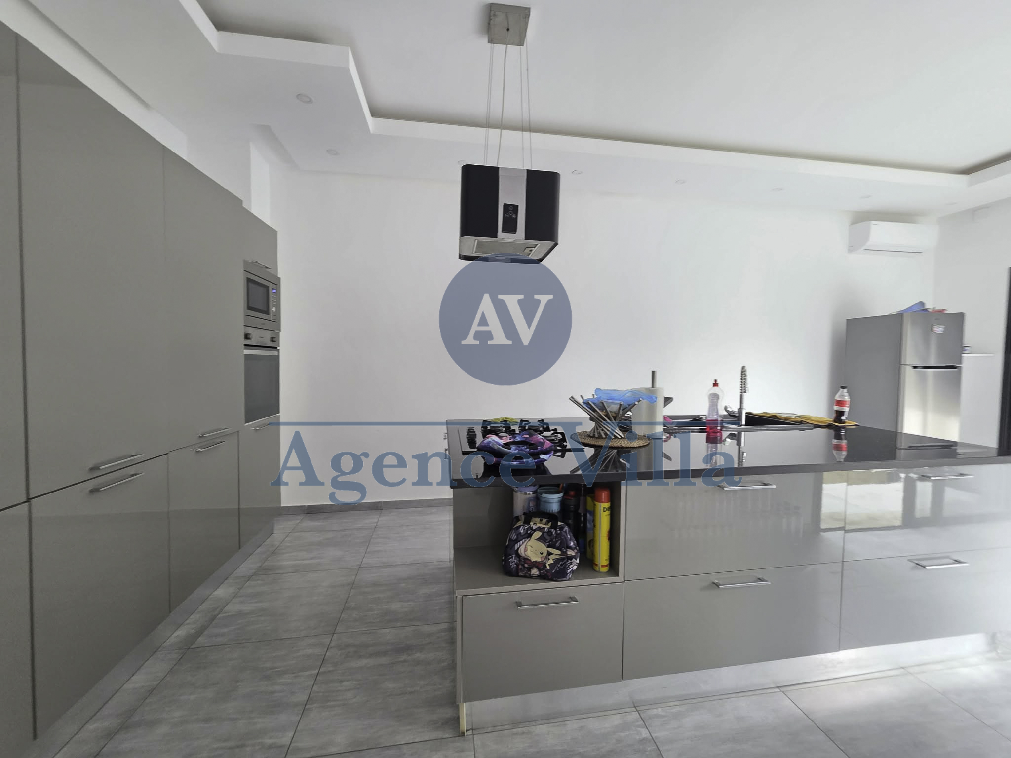 La Marsa&nbsp;Gammart&nbsp;Location&nbsp;Appart. 5 pi�ces+&nbsp;Villa s5 avec piscine � gammarth