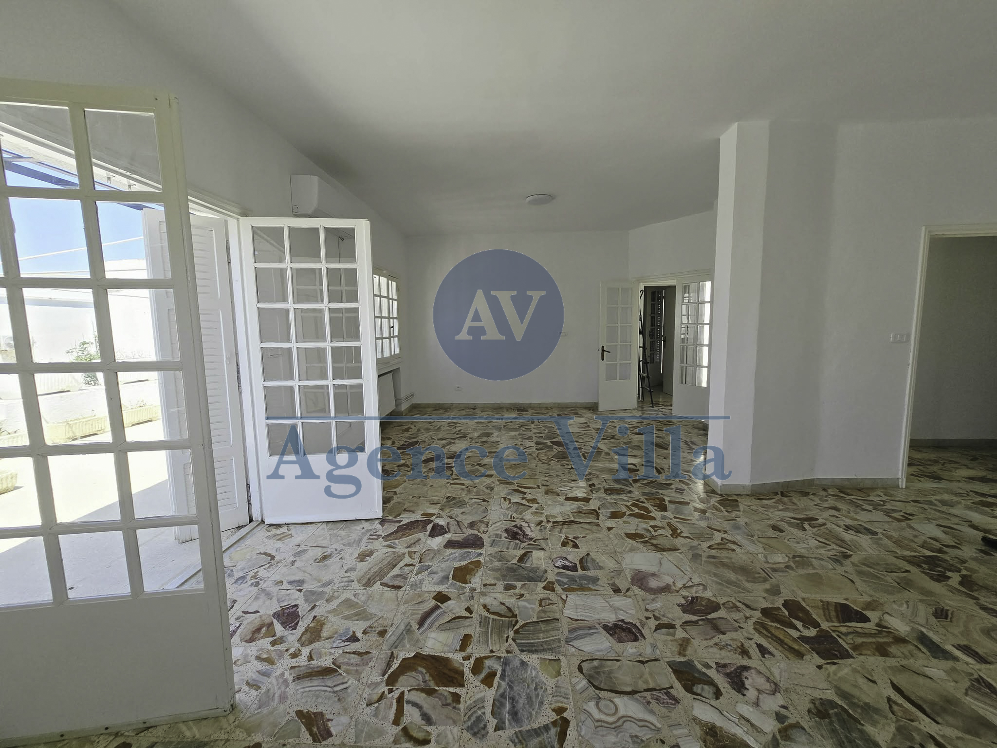 La Marsa&nbsp;Marsa Ennassim&nbsp;Location&nbsp;Appart. 3 pi�ces&nbsp;Etage de villa s2 � la marsa