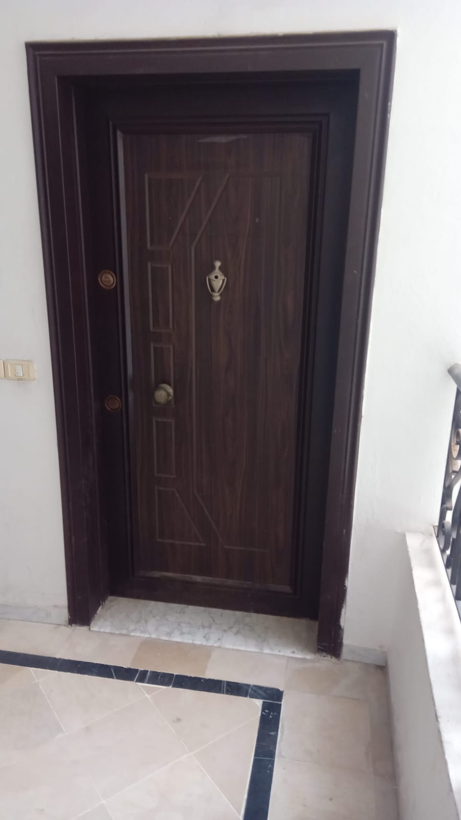 Bab Bhar&nbsp;Bab El Jazira&nbsp;Bureaux & Commerces&nbsp;Bureau&nbsp;Bureau entree et 5 pieces