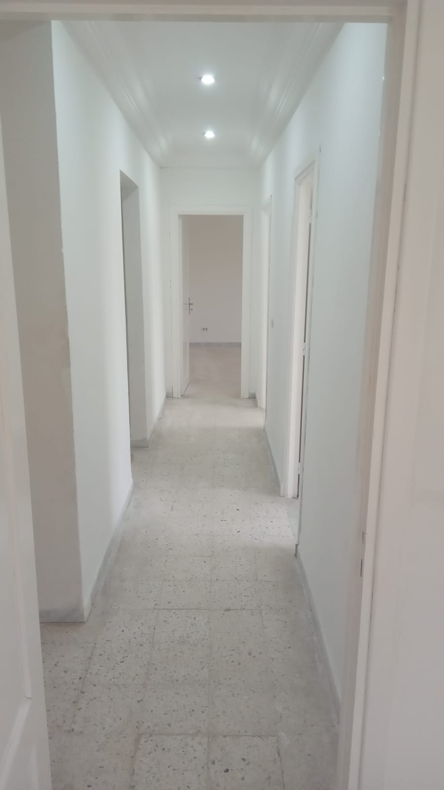 Bab Bhar&nbsp;Bab El Jazira&nbsp;Bureaux & Commerces&nbsp;Bureau&nbsp;Bureau entree et 5 pieces