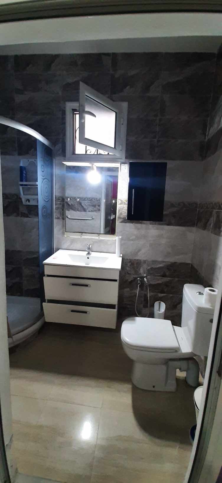 Bizerte Nord&nbsp;Cite Hassen Nouri&nbsp;Location&nbsp;Appart. 3 pi�ces&nbsp;Maison s plus2 meubl�e climatis�e sur mer