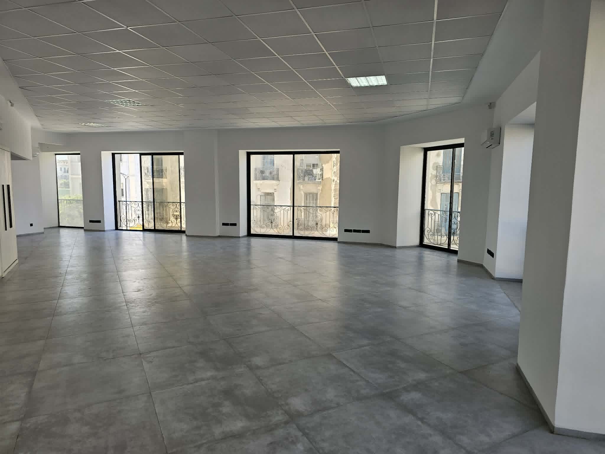 Bab Bhar&nbsp;Bab Bhar&nbsp;Bureaux & Commerces&nbsp;Bureau&nbsp;Exeptionnel open space neuf plein cv