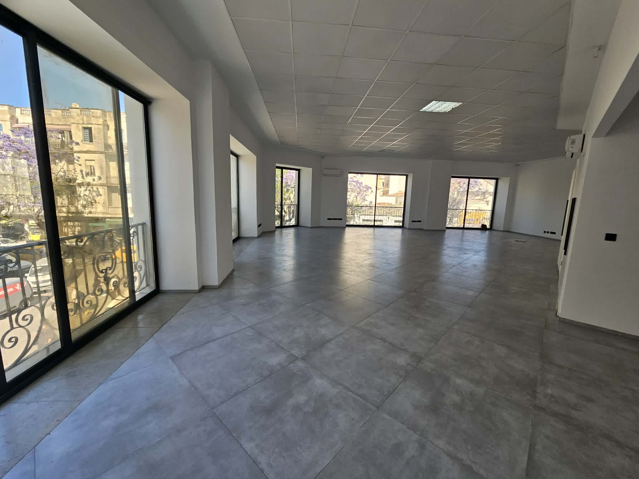Bureaux & Commerces&nbsp;Bureau