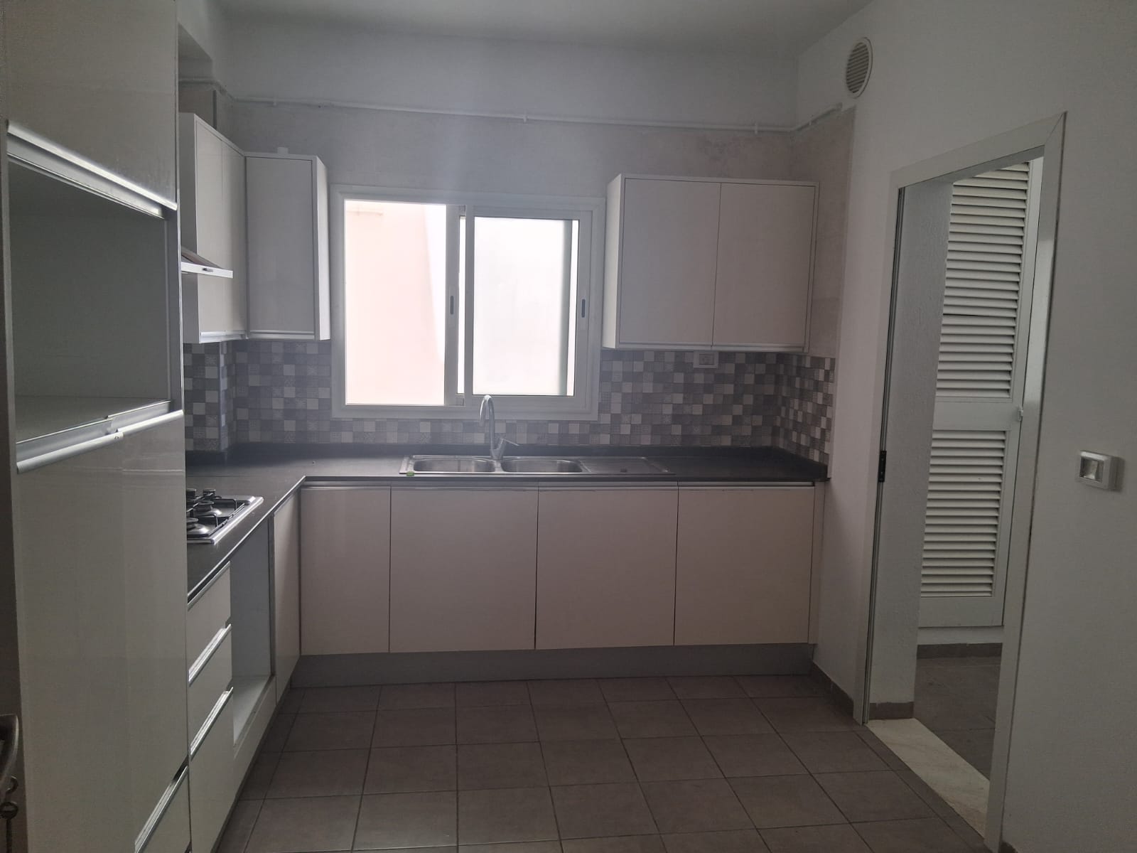 Sousse Jaouhara&nbsp;Sahloul&nbsp;Location&nbsp;Appart. 4 pi�ces&nbsp;Un cadre de vie id�al